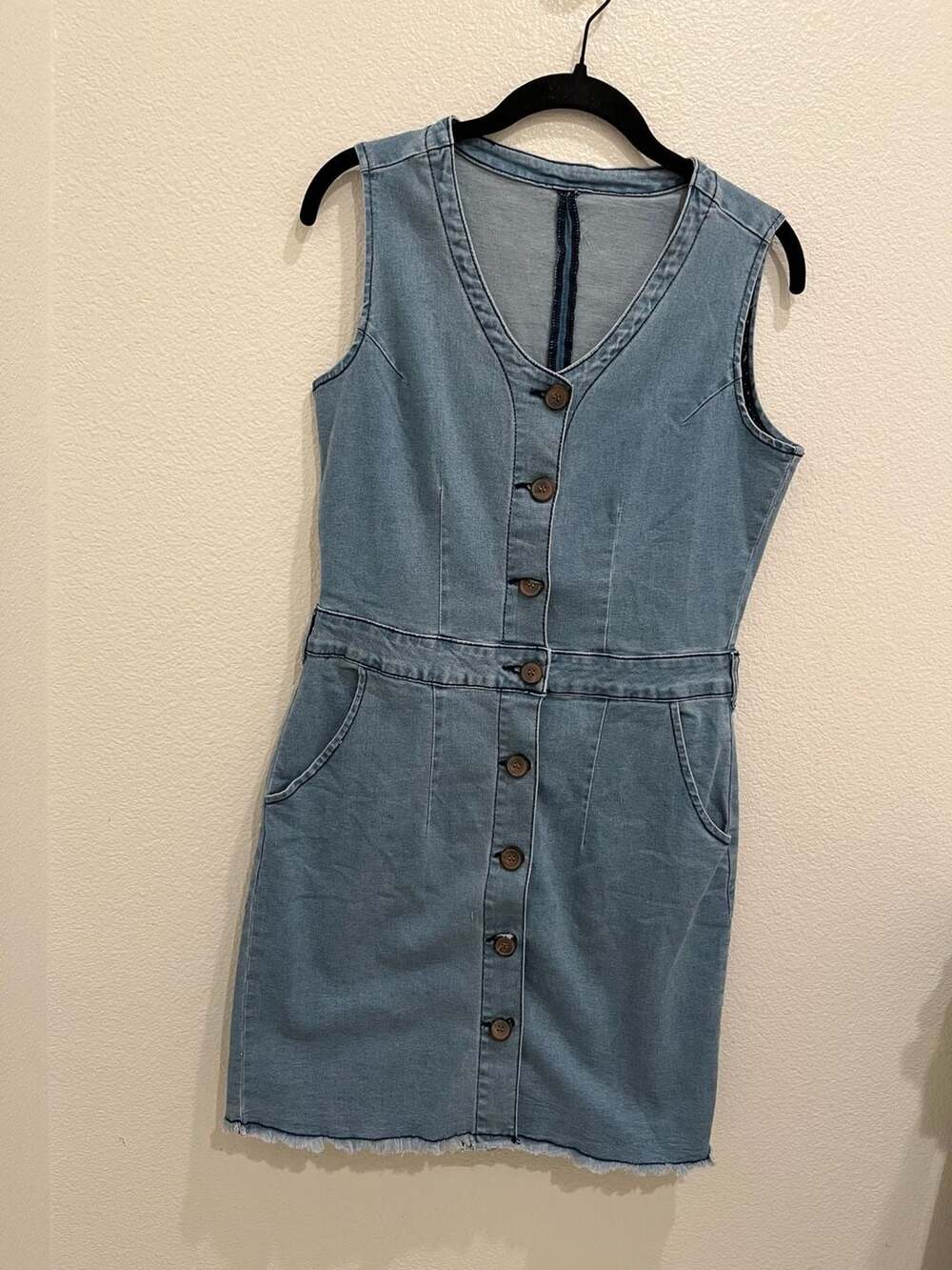 Women's V-Neck Sleeveless Denim Button-Down Mini Dress with Frayed Hem - Picture 2 of 8